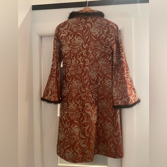 Grace Chuang 100% Silk Orange and Gold Brocade Coat - Picture 3 of 11
